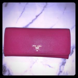 Prada saffiano wallet on chain